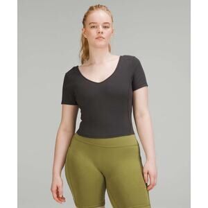 Lululemon Align Tee Nulu Slim Fit Crop Grey Active Gym Yoga Workout Womens 6?